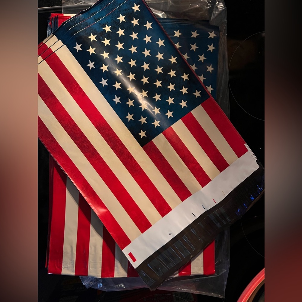 (20) 10x13 Rustic Flag Polymailers